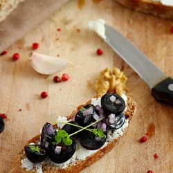 Goat Cheese Crostini and Grape Salsa