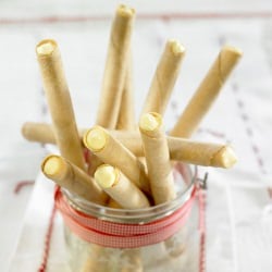 Neulas filled with a Lemon Cream