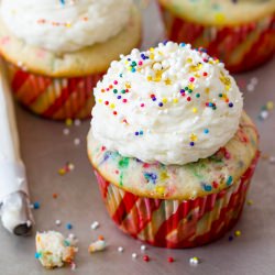 Easy Funfetti Cupcakes