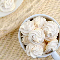 Eggnog Meringues