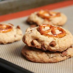Cinnamon Chip Pretzel Cookies