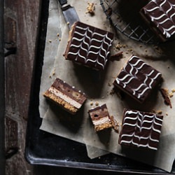 Kit Kat Cheesecake Bars