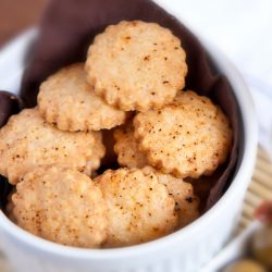 Peppery Cheese Crackers