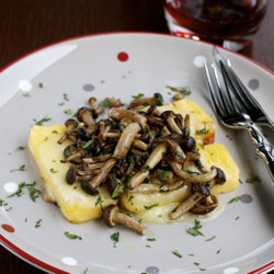 Polenta con Formaggio Fuso e Funghi
