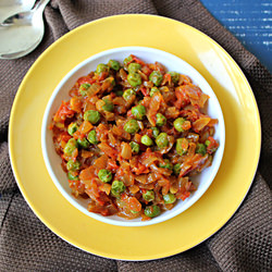 Tomato Onion Masala With Fresh Peas