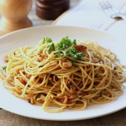 Spaghetti Olio w/ Walnuts
