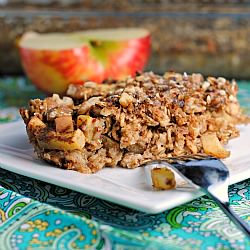 Vegan Apple Cinnamon Baked Oatmeal