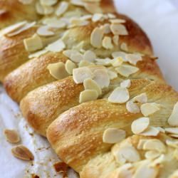 Pulla – Finnish Cardamom Bread