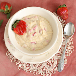 Strawberries ‘n Cream Porridge