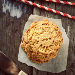 Oat & Almond Crumble Cookies
