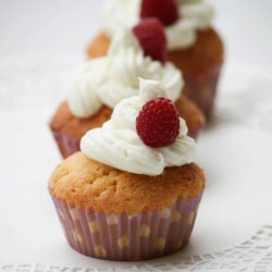 White Chocolate Raspberry Cupcakes