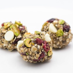 Energy Bites with Pistachio and Cranberries
