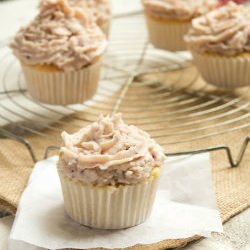 Berry Mascarpone Cupcakes