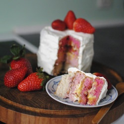 Pink Rainbow-Cake