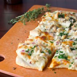 Roasted Garlic Chicken & Herb Pizza