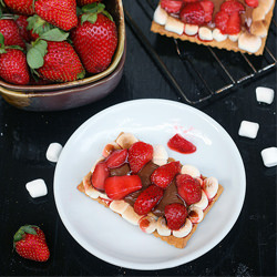 Caramelized Strawberry S’mores