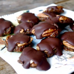 Clean Eating Dark Chocolate Turtles