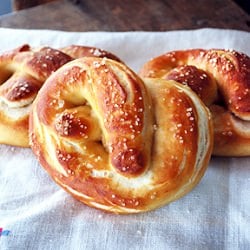 Soft Pretzels with Spicy Cheese