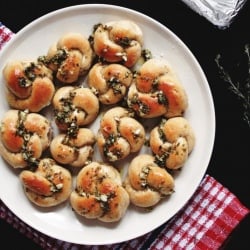 The Softest Garlic Knots Ever