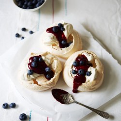 Caramelised Individual Pavlovas