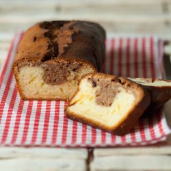Cake with Yogurt and Chocolate