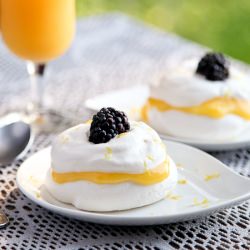 Lemon Pavlova