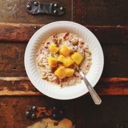 Goji-Banana-Mango Oats
