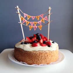 Sponge Cake w/ Mascarpone Cream