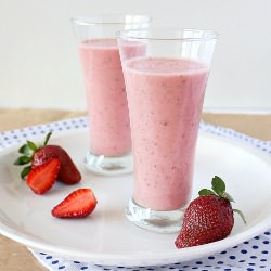 Strawberry Basil Yogurt Smoothie