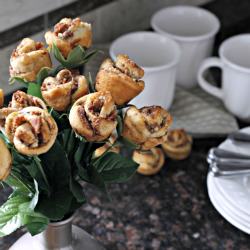 Banana Bacon Cinnamon Roll Roses