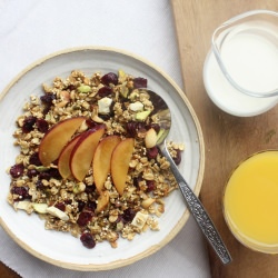 Pistachio Quinoa & Honey Granola