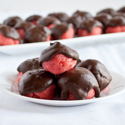 Strawberry Chocolate Cake Balls