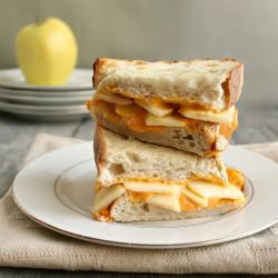 Cheddar Apple Pie Grilled Cheese