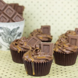Dulce de Leche Chocolate Cupcakes