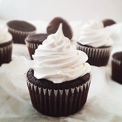 Caramel Marshmallow Cupcakes