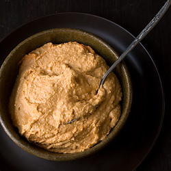 Sriracha Hummus