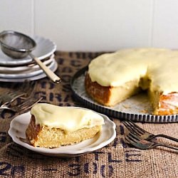 Lemon and Almond Streamliner Cake