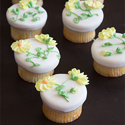 Royal Icing Daisies