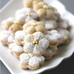 Matcha Almond Cookies w Raspberry Filling