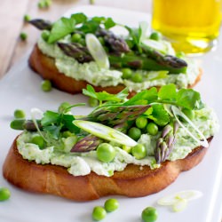 Fresh Pea and Ricotta Tartines