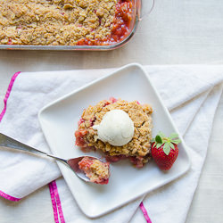 Strawberry Rhubarb Crumble