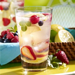 Strawberry Lemonade Spritzer