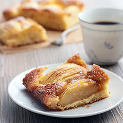 Apple Cake with Caramel Crust