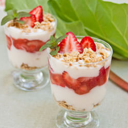 Rhubarb-Strawberry-Yogurt Parfaits