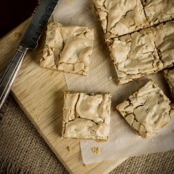 Ginger & Walnut Slice
