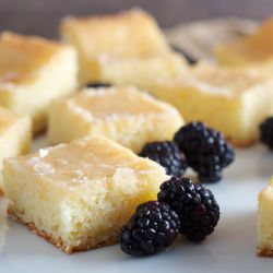 Lemon Cake with Crunchy Topping