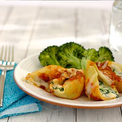 Cheesy Spinach Stuffed Shells
