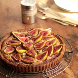 Fresh Fig and Walnut Pie