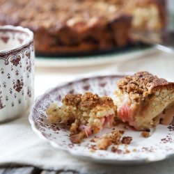 Rhubarb Crumble Cake