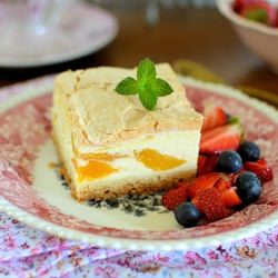 Cheesecake with Peach and Meringue.